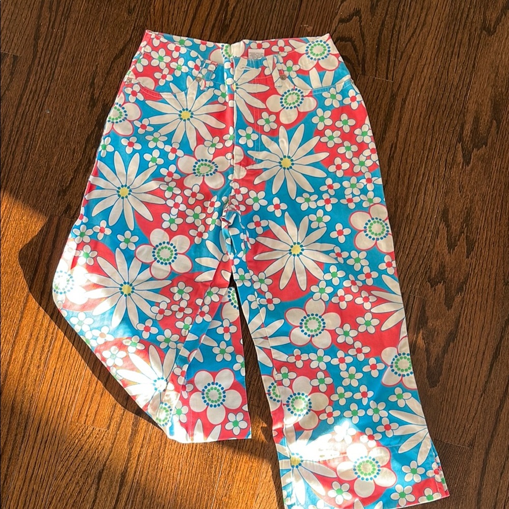 KRU - Size 14 Girls Capri- Floral Patterned Pants. New-Without Tags ✨